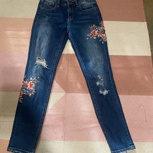 Miss Me skinny floral jeans 🌸